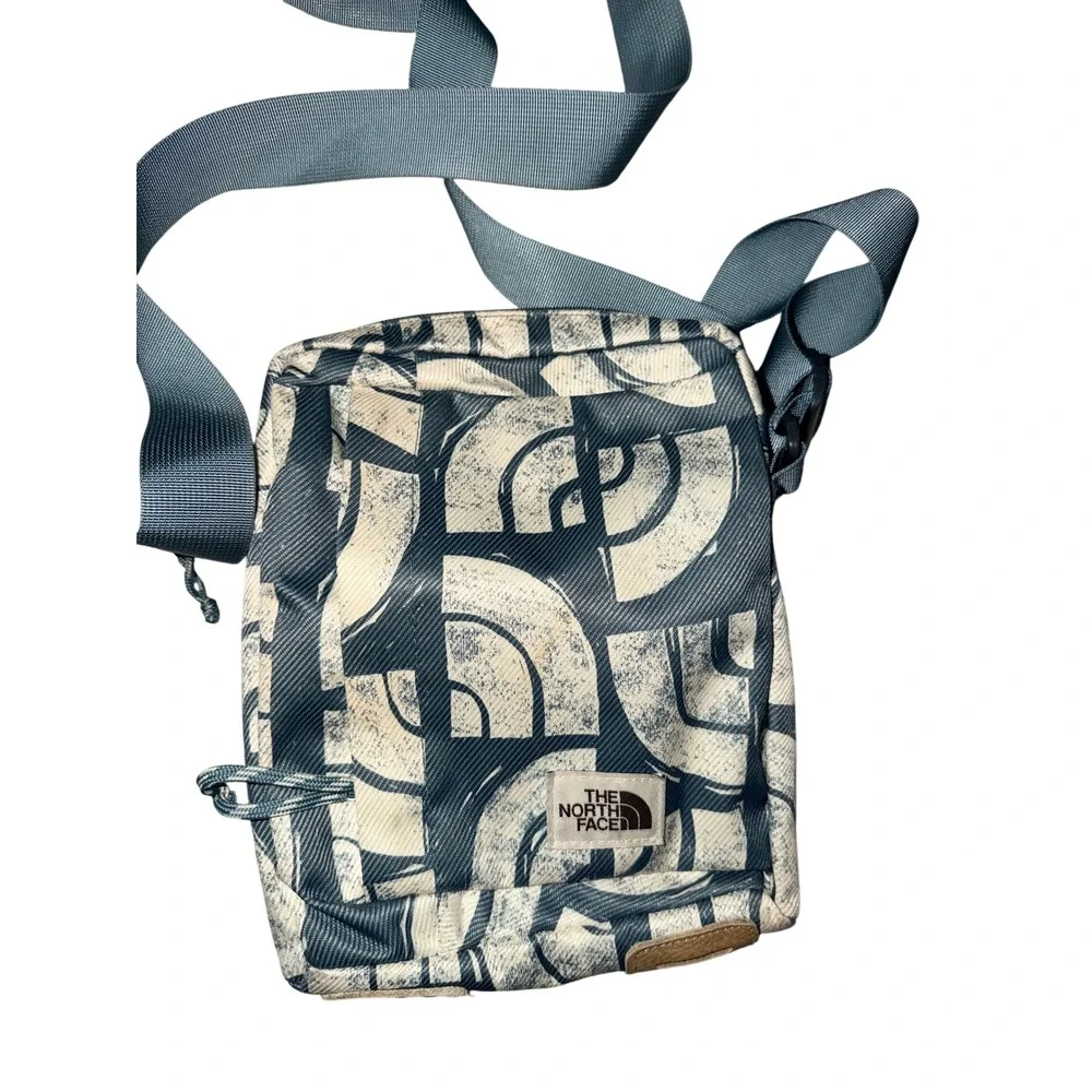 The North‎ Face Bardu Crossbody Bag Blue Graphic Logo Print Small Shoulder Pouch